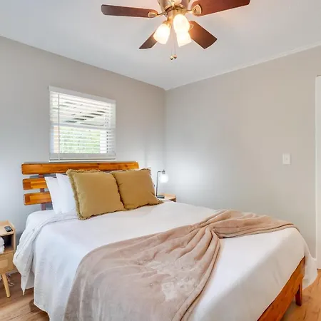 Sevierville Home With Hot Tub And Game Room!